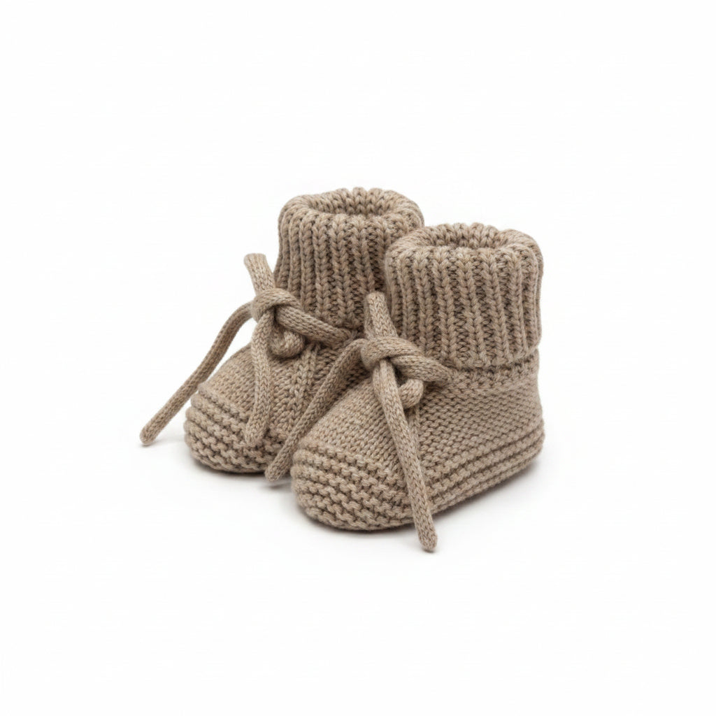 Zapato crochet botita beige con cintas tipo calcetin para recien nacidos
