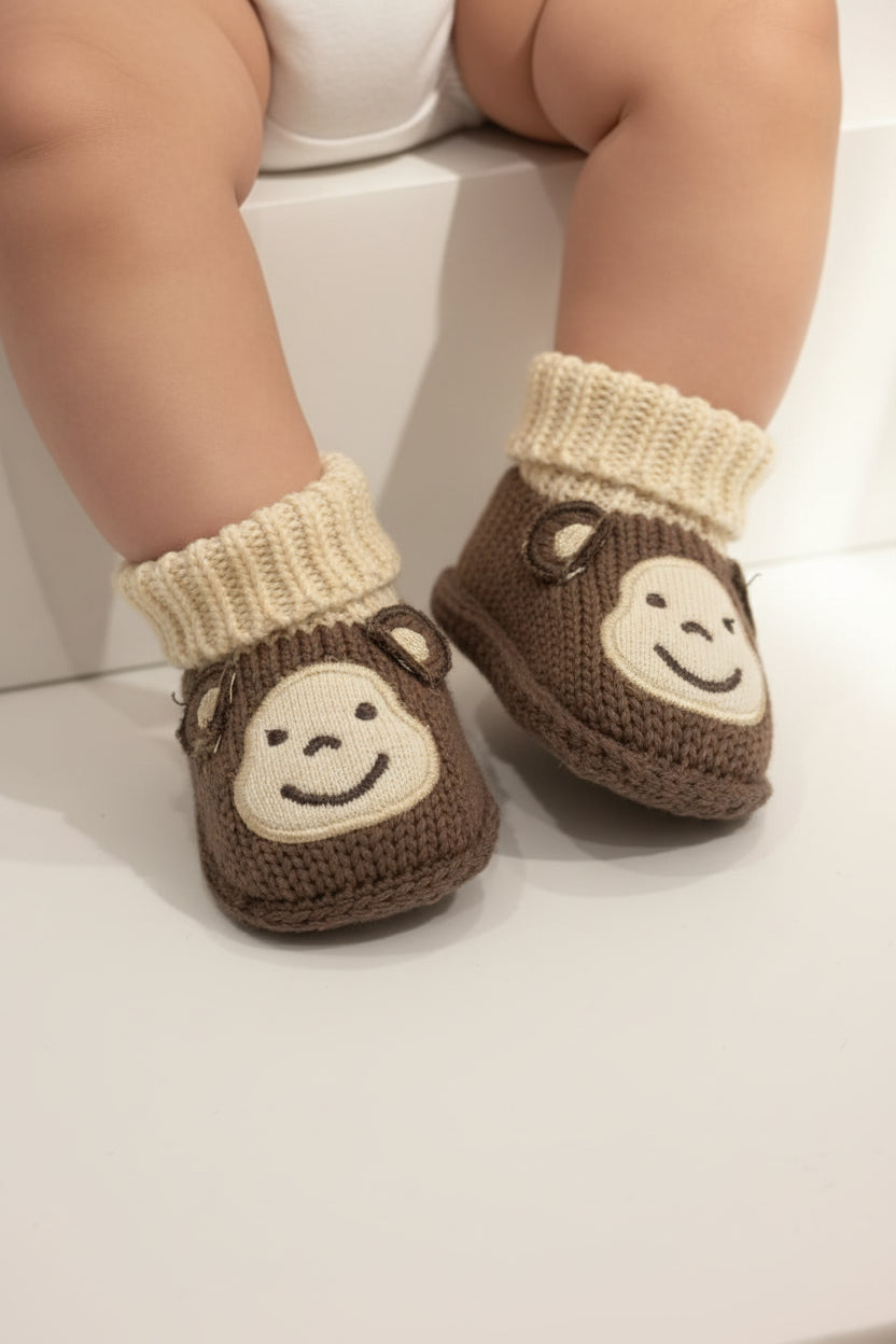 Zapato crochet changuito cafe con beige tipo calcetin para recien nacido